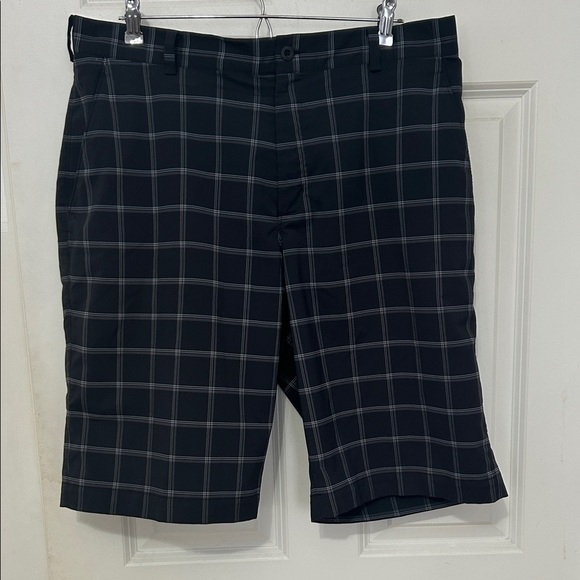 Nike Golf Men's Black Plaid Flat Front Shorts size 36  moisture wick material - Picture 1 of 7